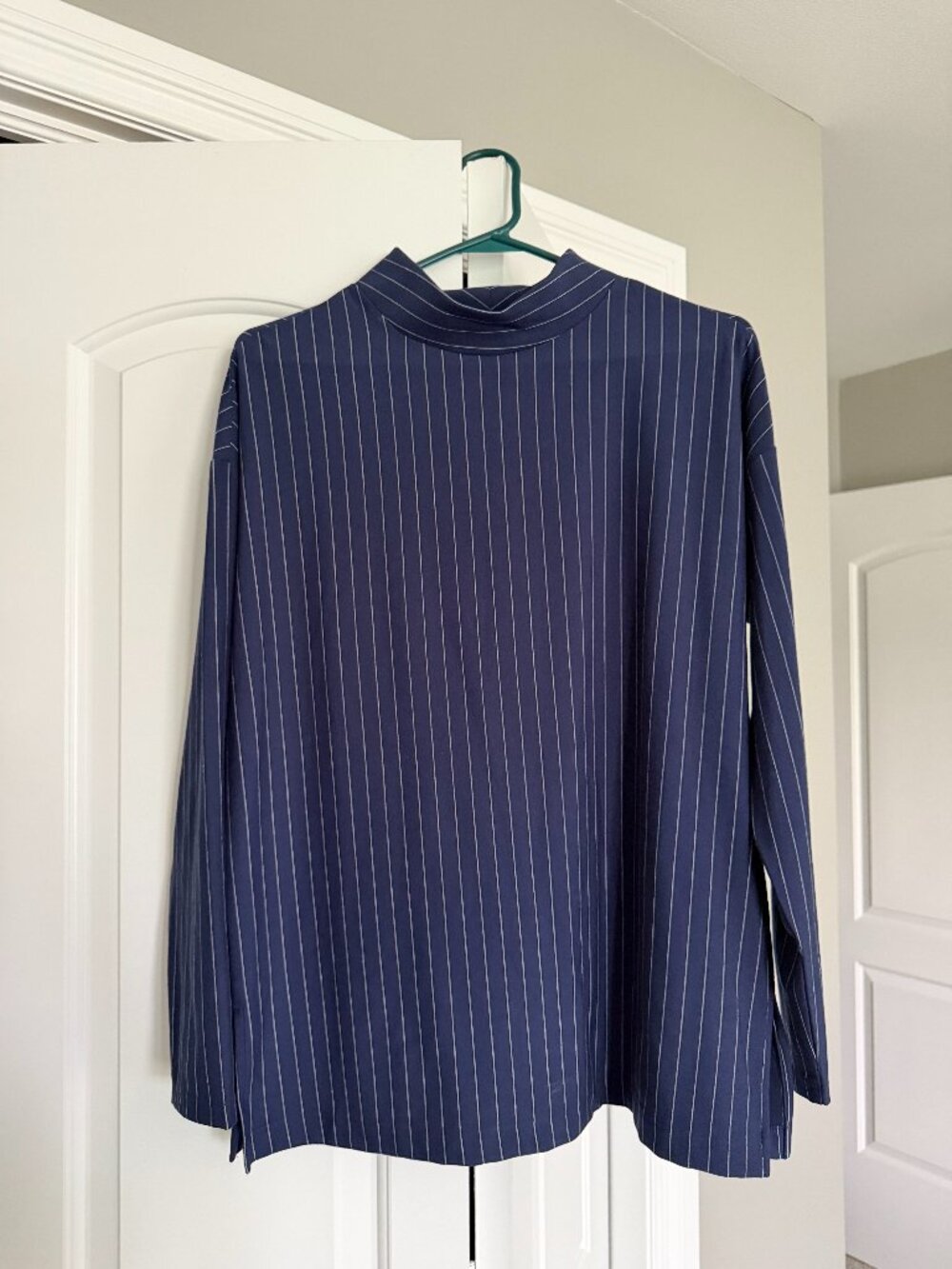 EUC Chicos Navy Blue Pinstripe Mock Neck Size 0 (Small Size 4)